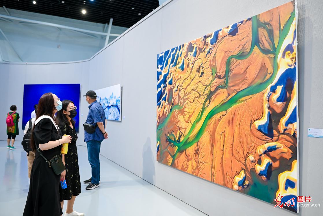 內(nèi)蒙古風(fēng)光攝影展在呼和浩特舉辦