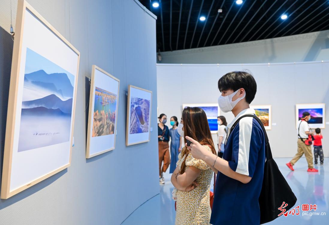 內(nèi)蒙古風(fēng)光攝影展在呼和浩特舉辦