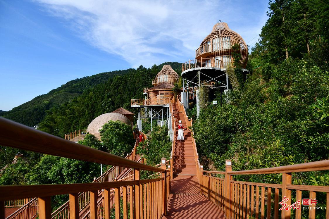 湖北通城古村寨瑶身蝶变旅游名村