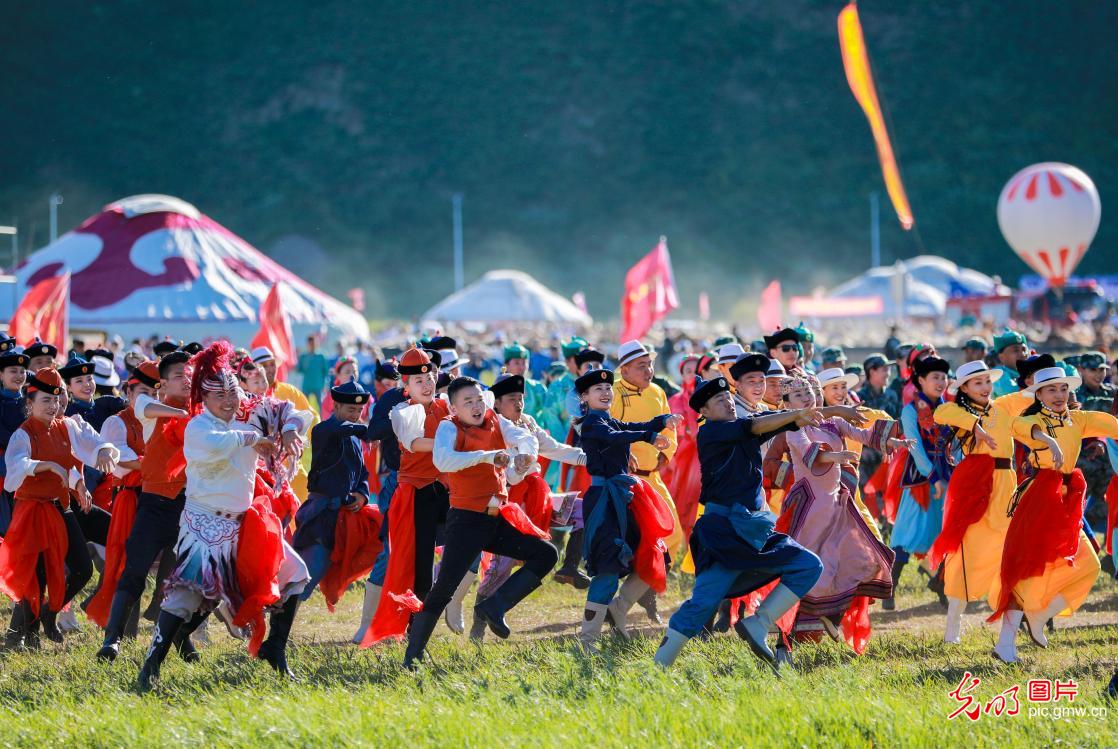 第九届内蒙古自治区乌兰牧骑艺术节开幕