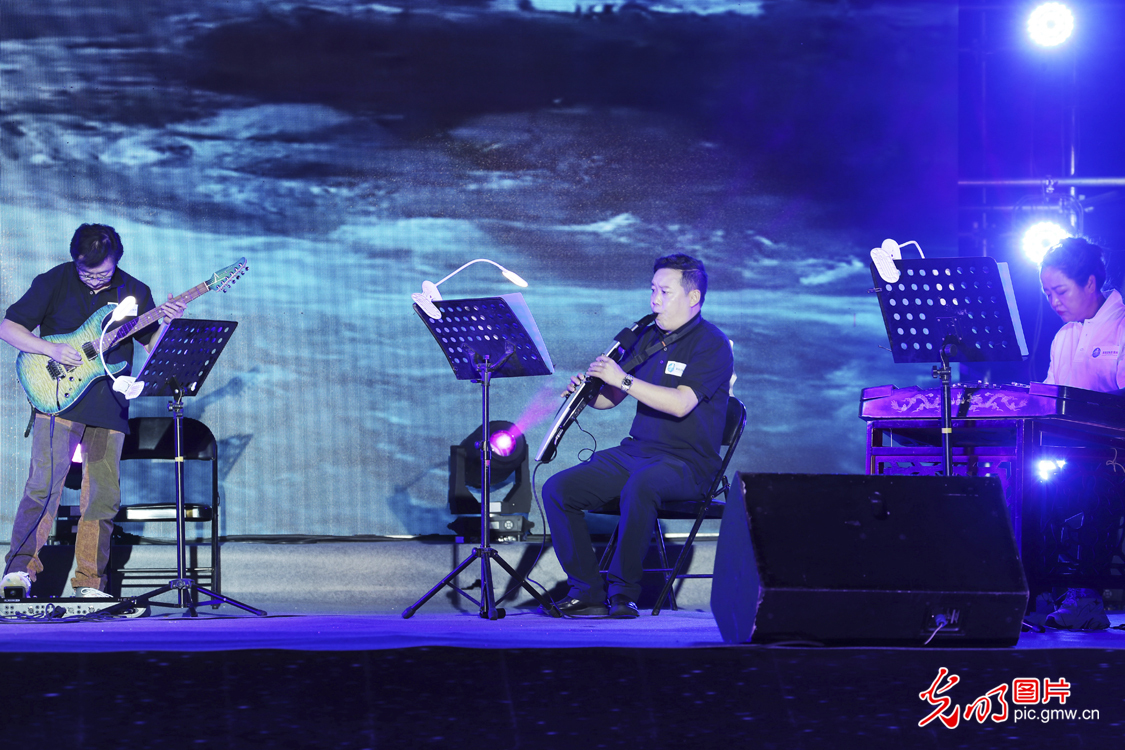 澜沧江源首场星空演唱会在青海杂多县举办