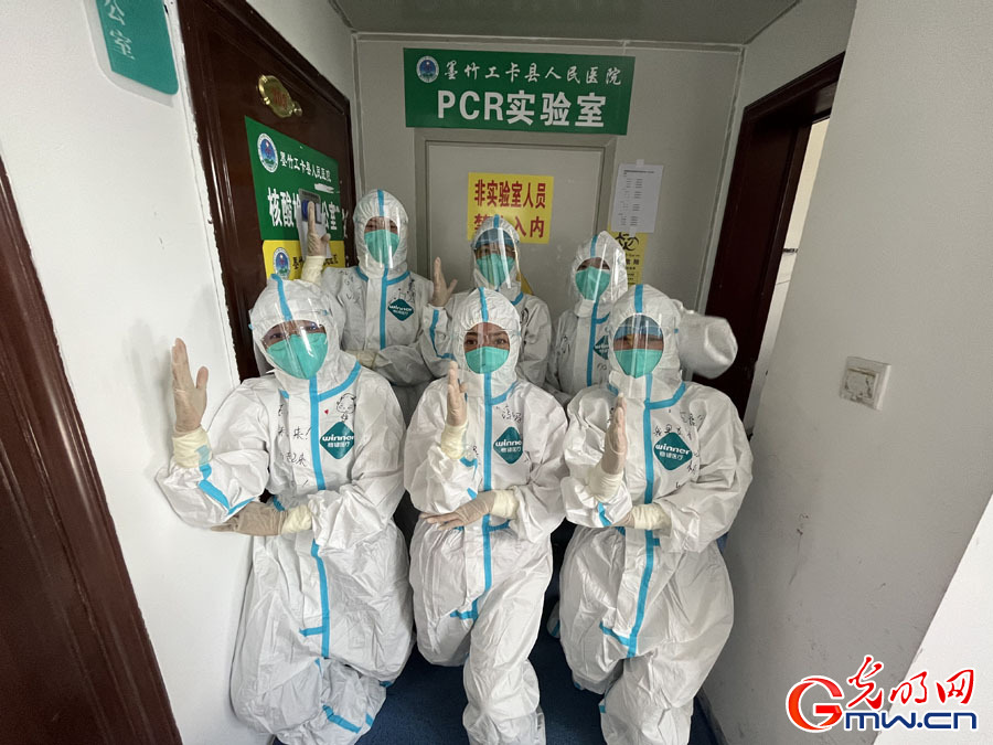 【组图】中国医师节：向抗疫一线工作者致敬