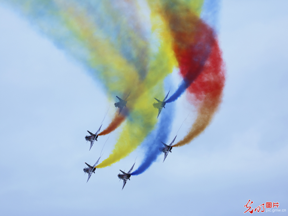 空军长春航空展：一场振奋人心的视觉盛宴