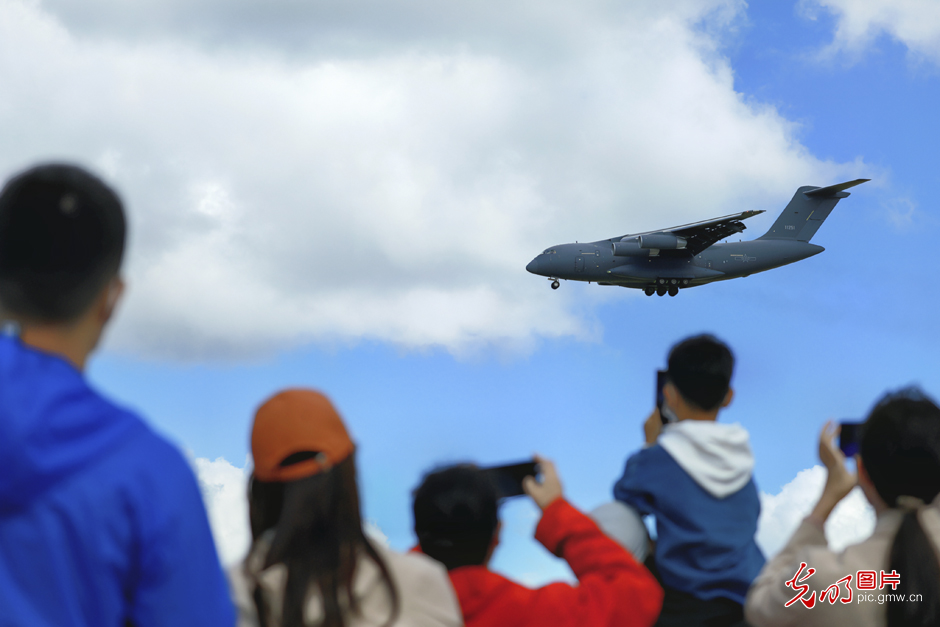 空军长春航空展：一场振奋人心的视觉盛宴