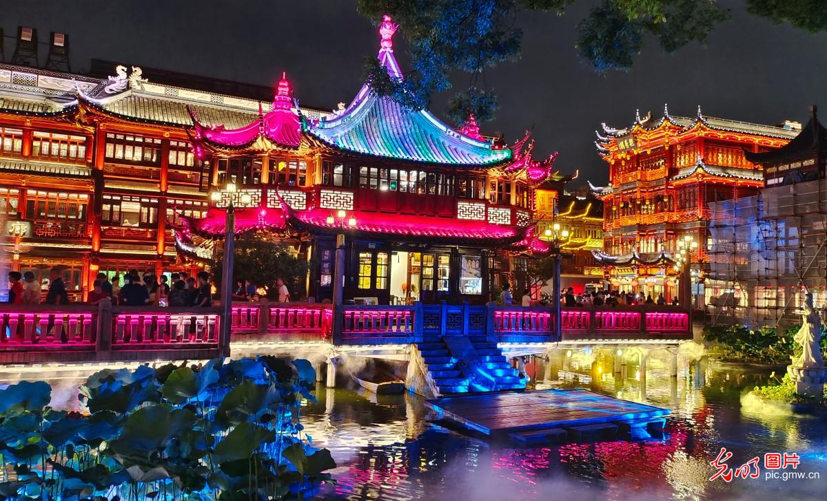 上海豫园中秋游园灯会流光溢彩