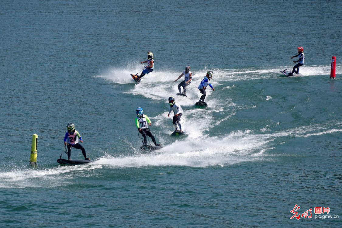 全国动力冲浪板巡回赛在太平湖开赛
