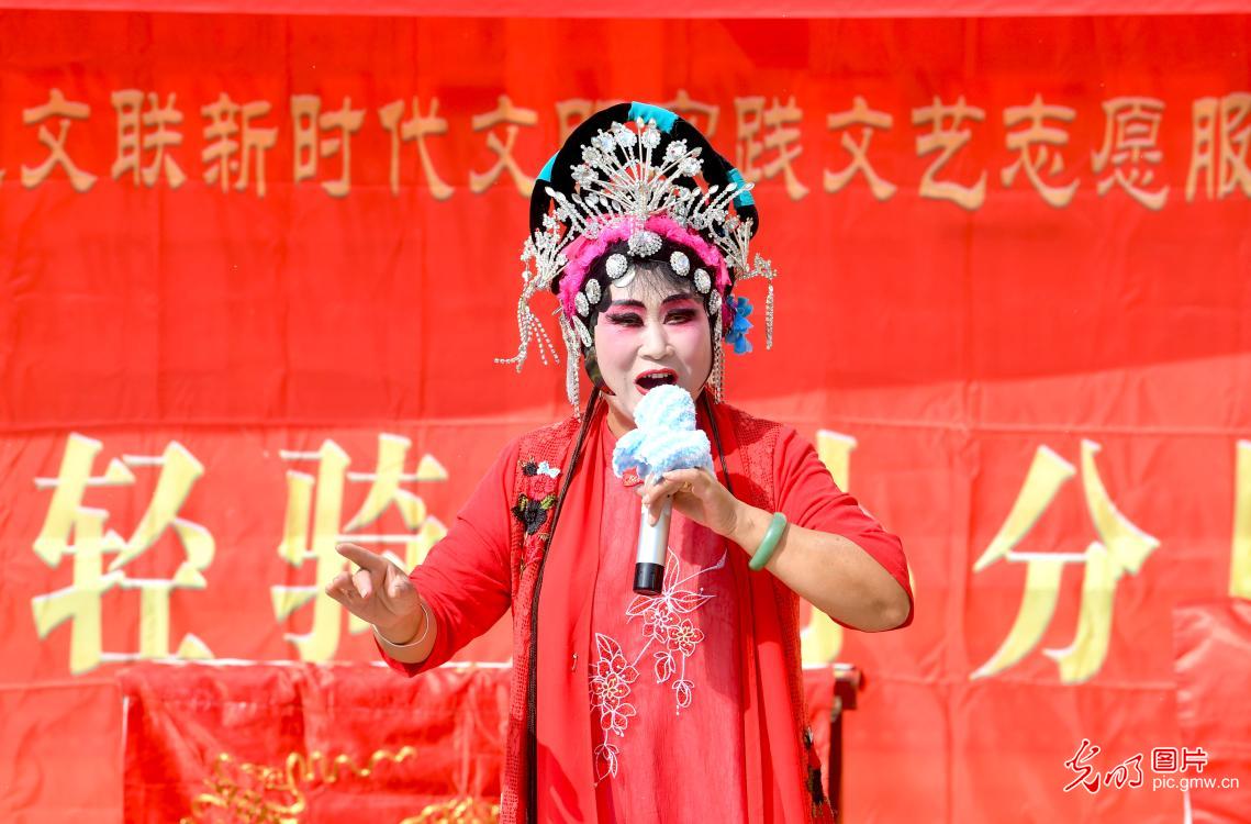 “文艺轻骑兵”惠民迎重阳