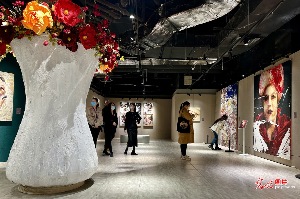 “凝视之光——利塔•卡贝鲁特作品展”中国巡展北京站开幕