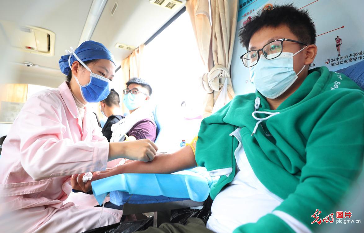 湖南衡阳：医学新生献血过大学生节