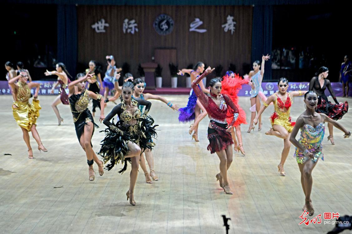 安徽淮南首届体育舞蹈精英赛开赛