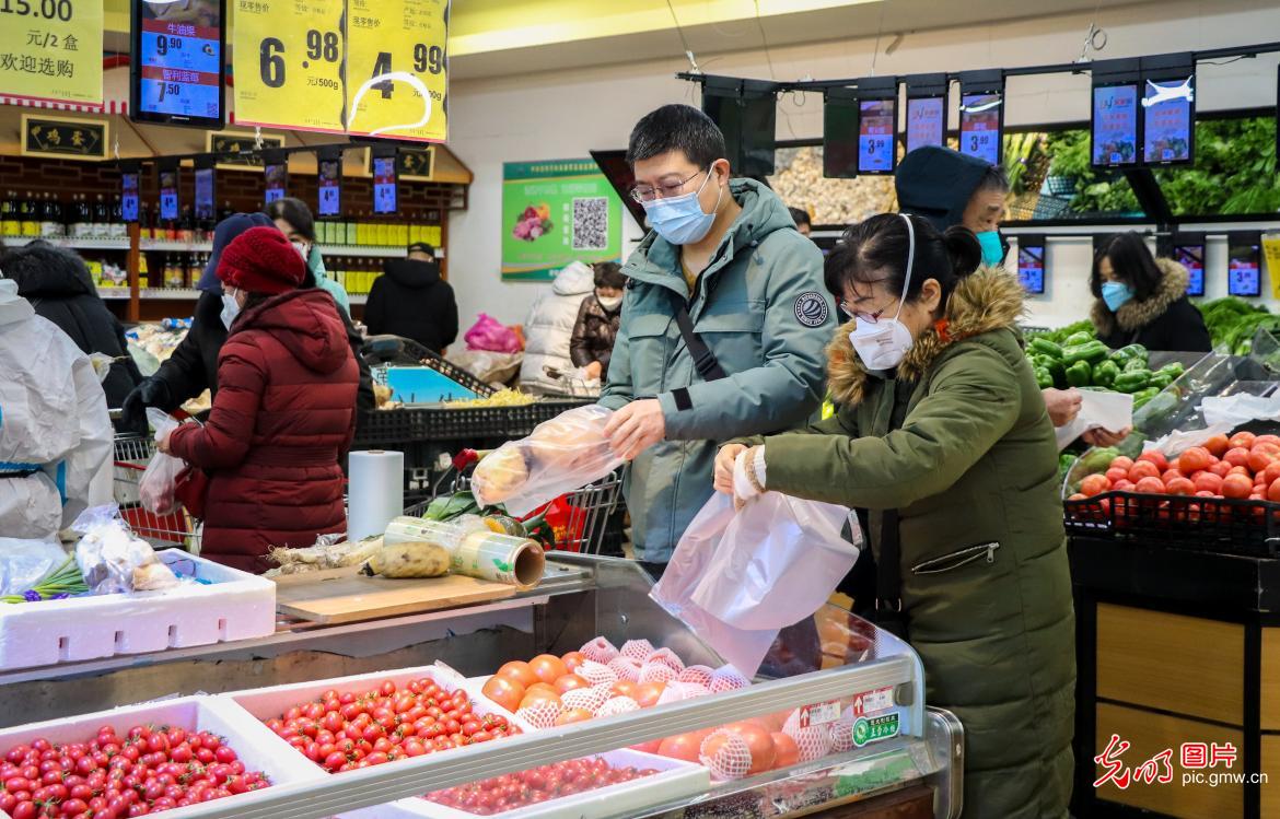 防疫政策优化调整后 呼和浩特各大商超有序恢复营业