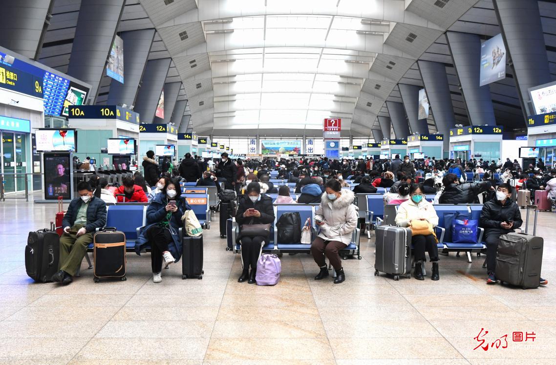 【同舟共济·同心抗疫】北京各大火车站客流明显回升