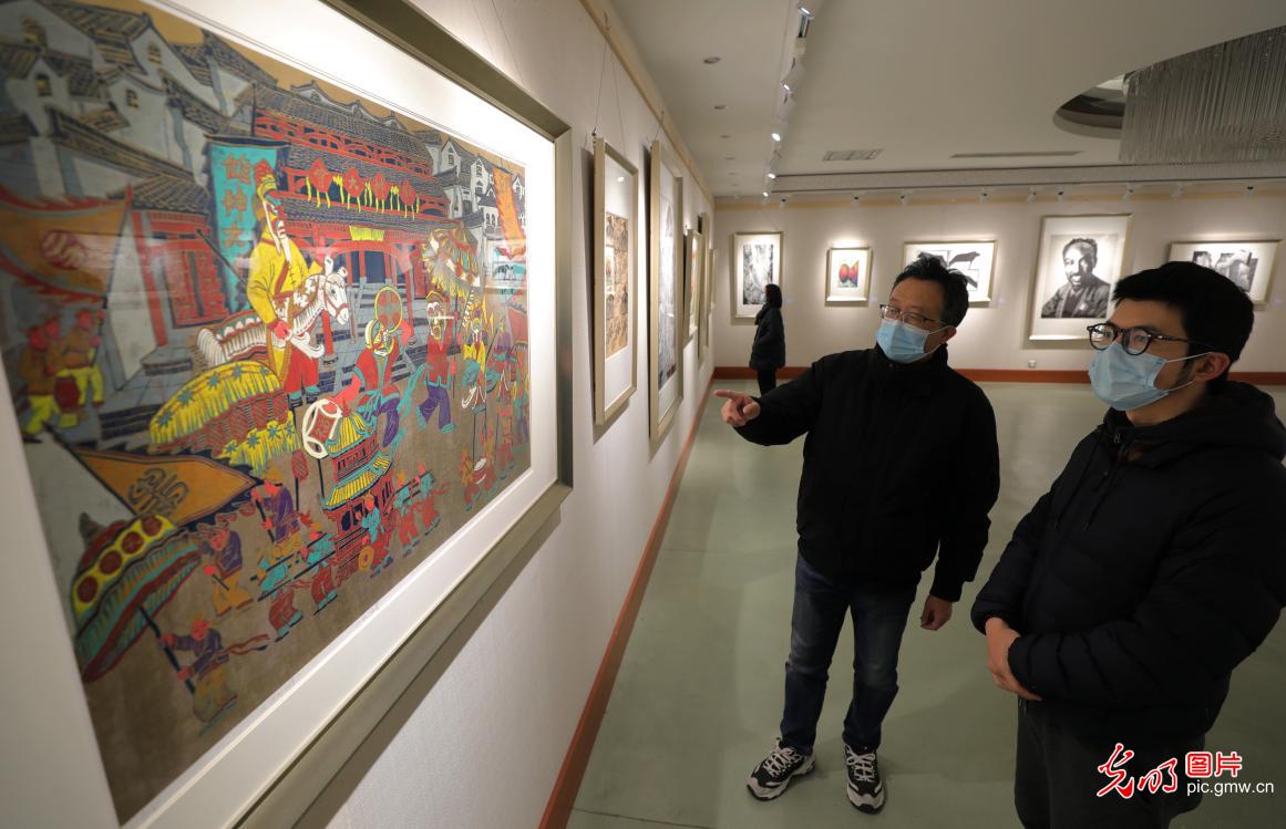 “中青年版画双年展”在安徽安庆举行