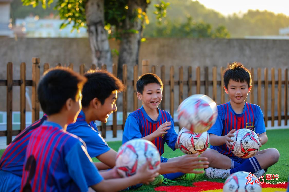 福建南安：乡村足球健身乐