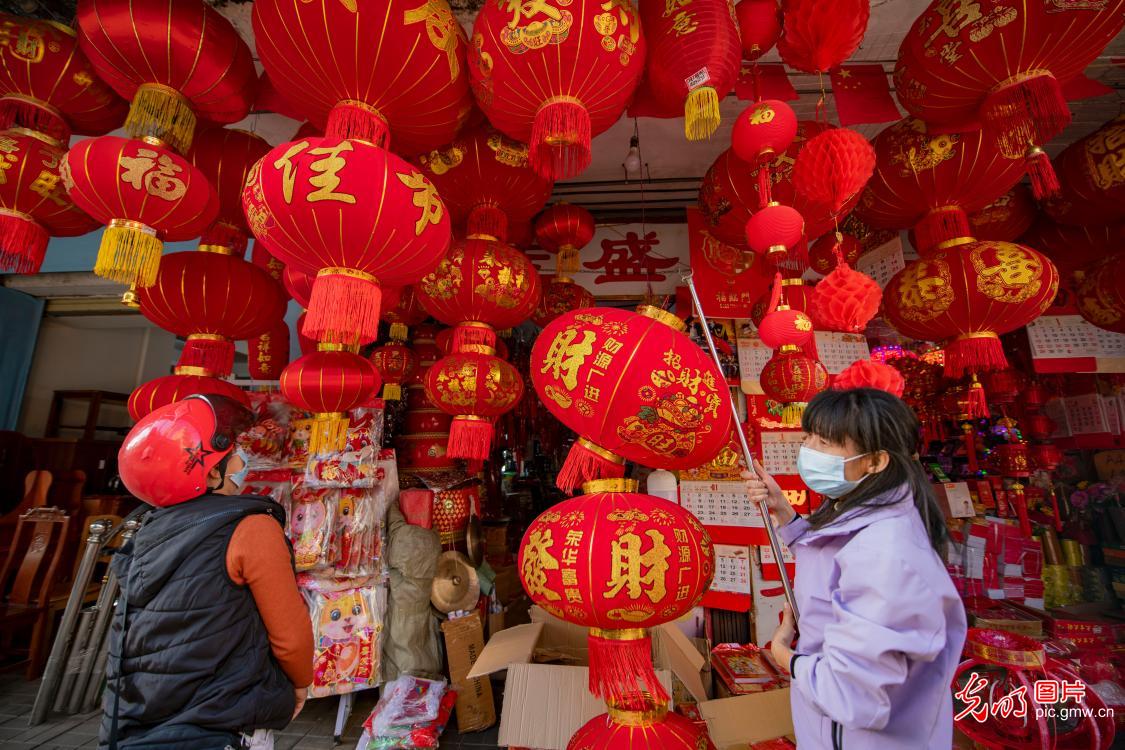 【新春走基层】赶大集 迎新年 年味浓