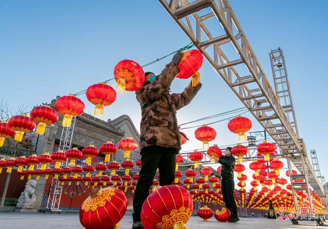 呼和浩特：年味满满中国红