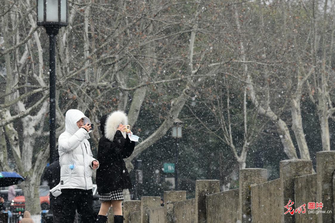 杭州迎来2023年首场降雪