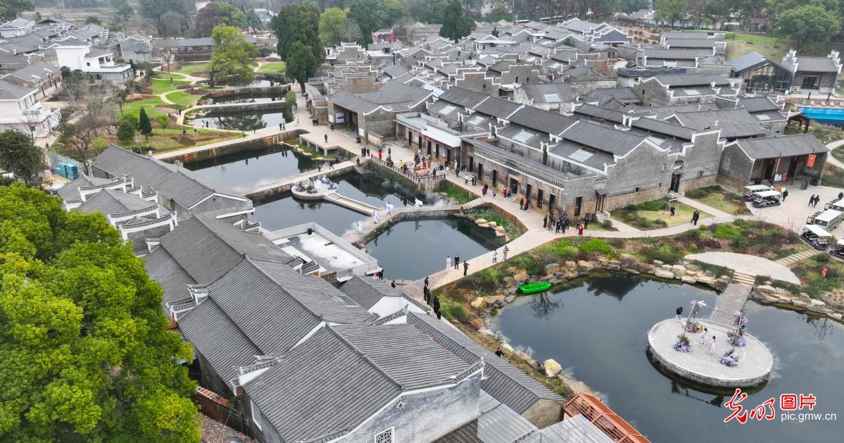 江西吉州：古村旅游人气旺