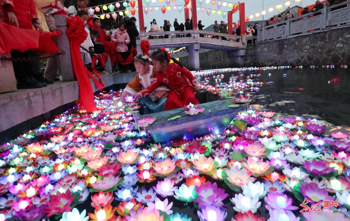 浙江湖州：赏灯会 闹元宵