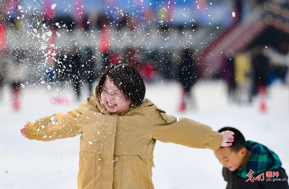 戏雪闹元宵 _光明网