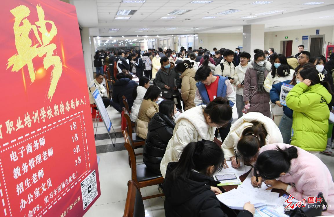 专场招聘会在安徽亳州学院举行