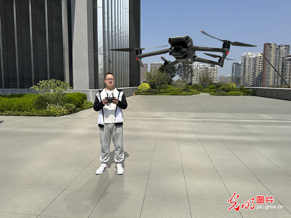 【高质量发展看中国】无人机重塑生产力 “天空之城”中的高质量发展
