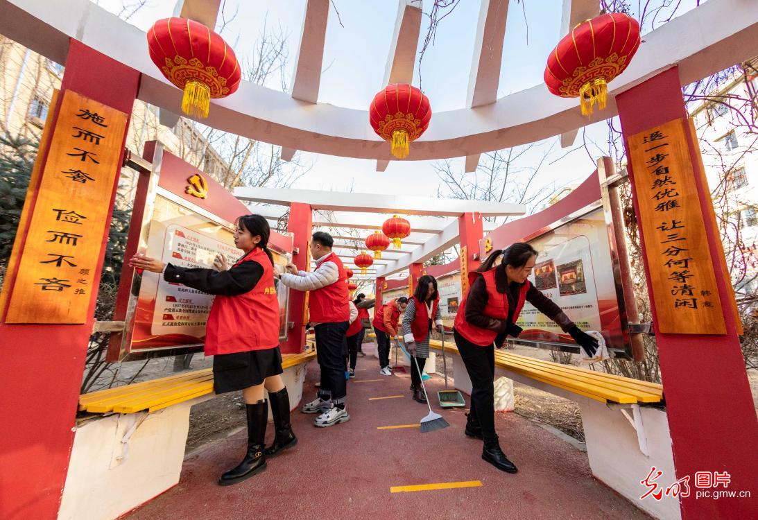呼和浩特：寻雷锋足迹 扬志愿精神