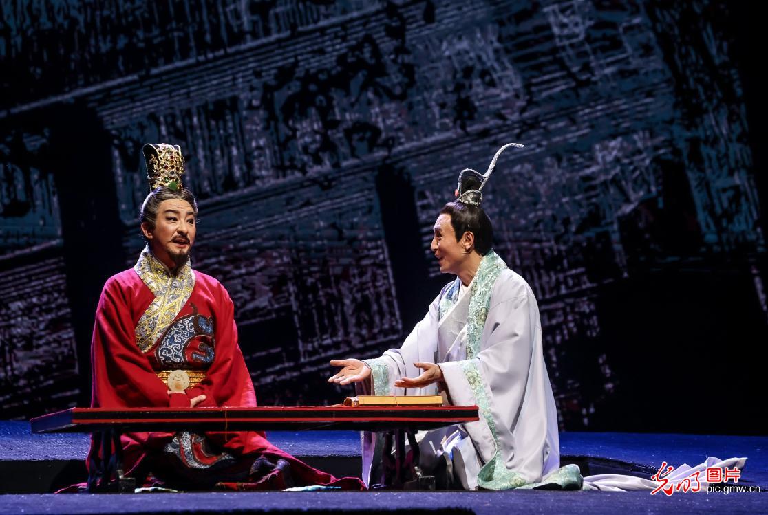 新编历史话剧《屈原》在武汉首演