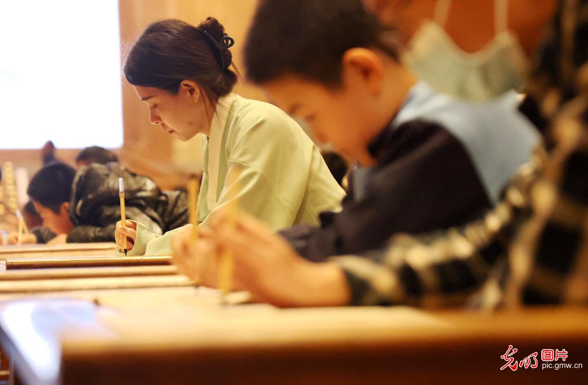 山东曲阜：尼山圣境迎来研学热