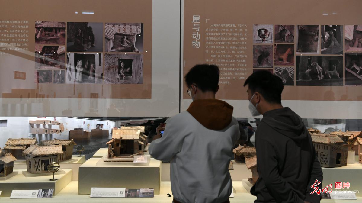 广州出土汉代建筑模型明器展开展