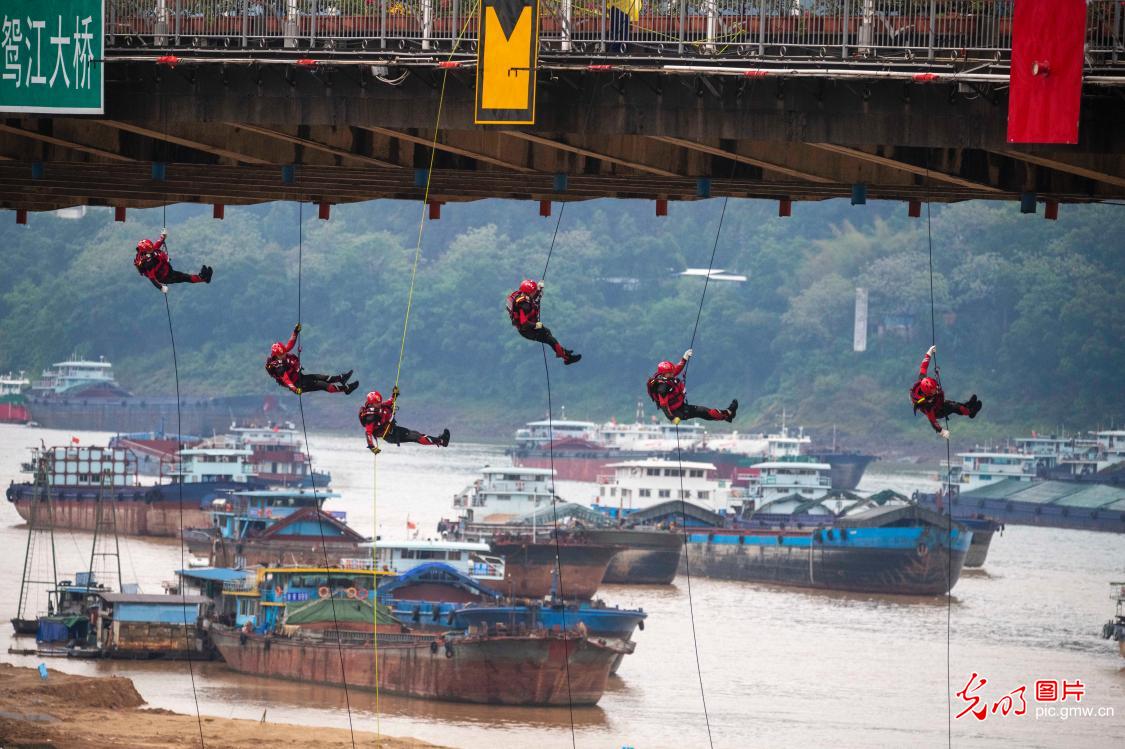 广西2023年水域灾害事故救援跨区域实战演练在梧州举行
