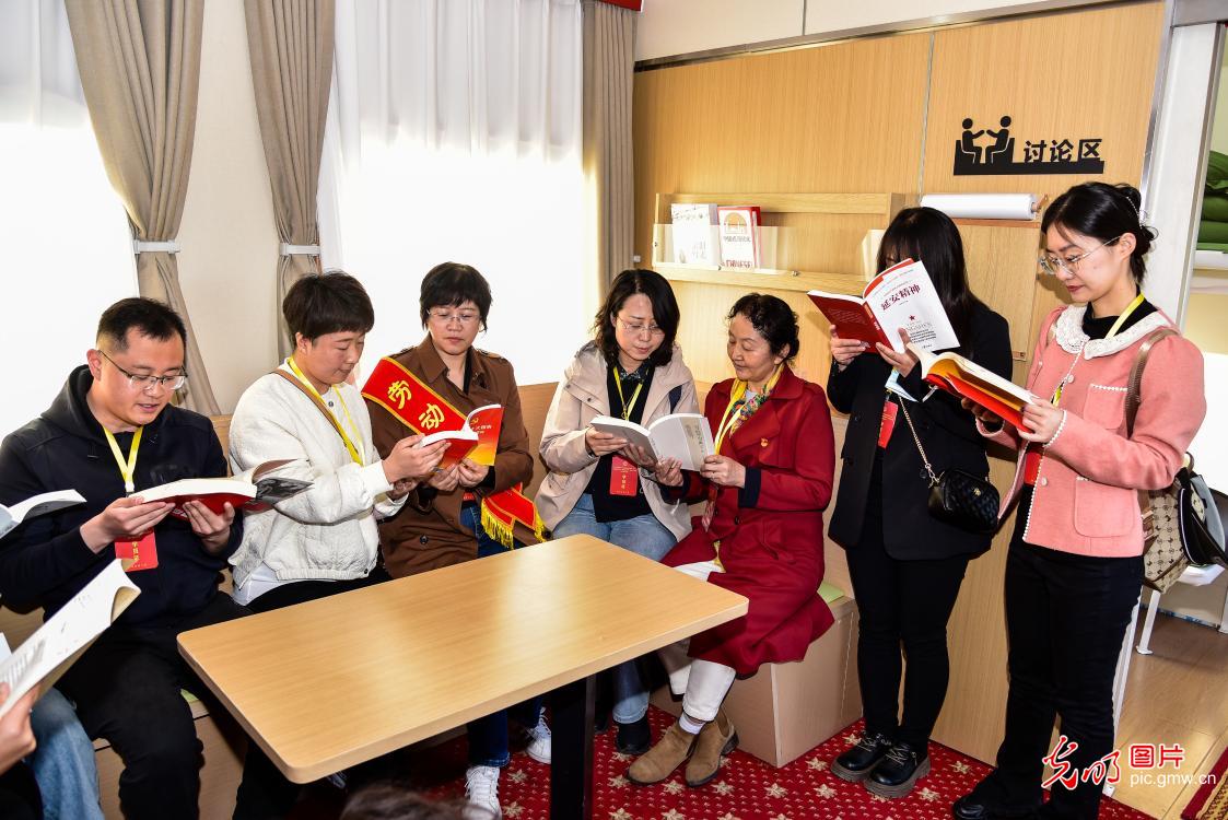 陕西西安：教育列车助力红色文旅