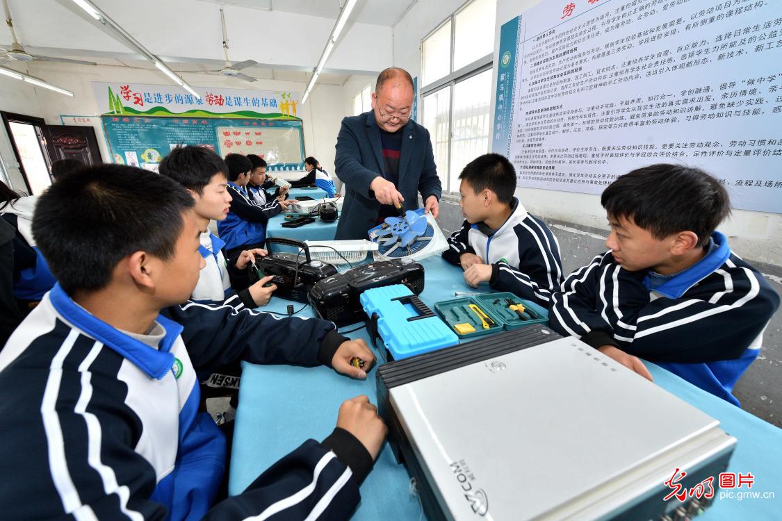 湖北保康：劳动教育助成长