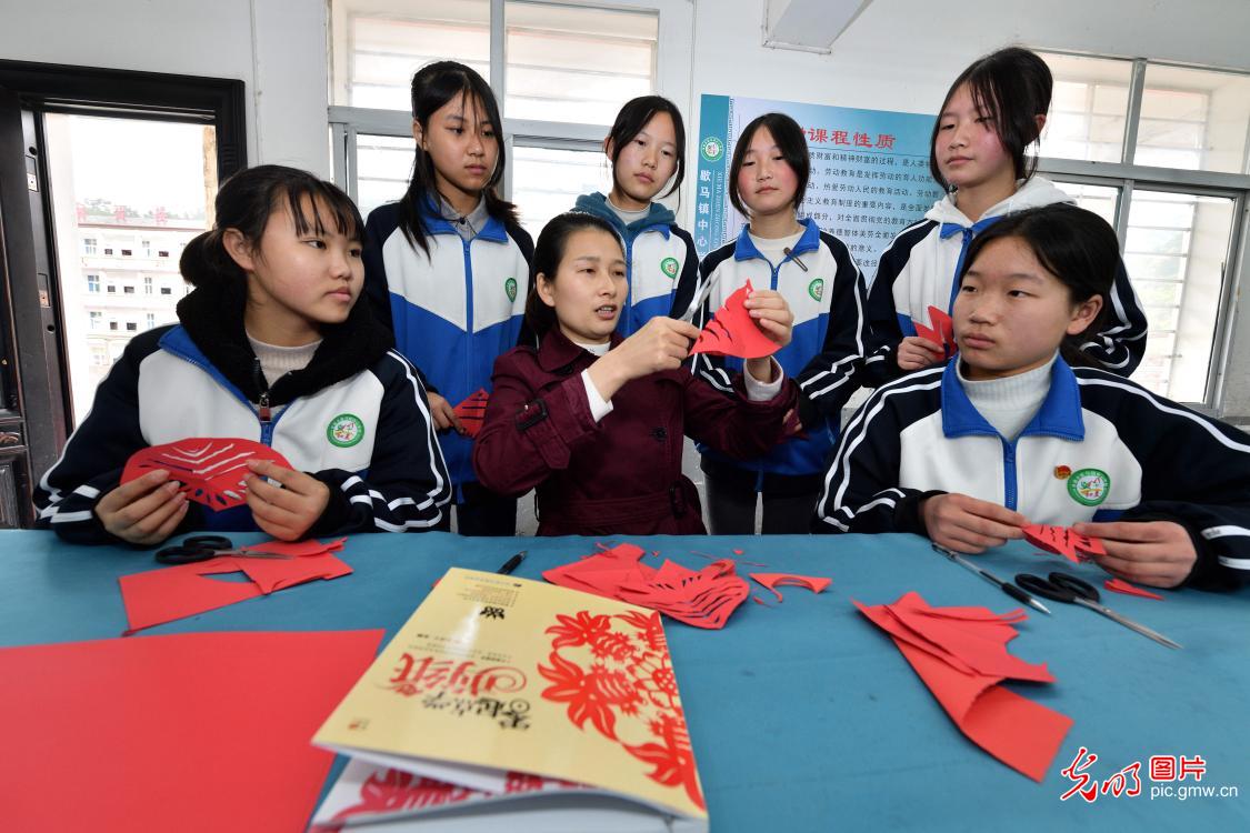 湖北保康：劳动教育助成长