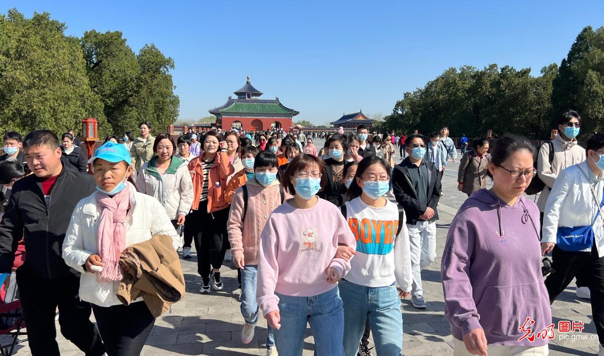 周末旅游热