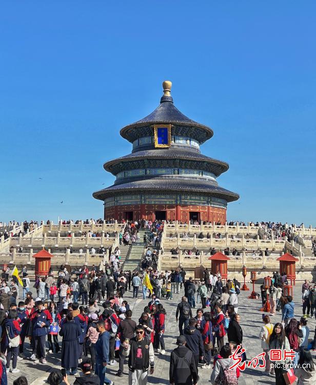 周末旅游热