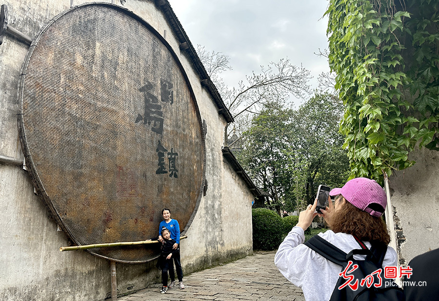 乌镇迎来春游踏青热潮
