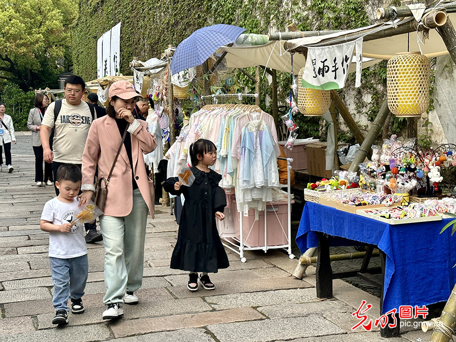 乌镇迎来春游踏青热潮