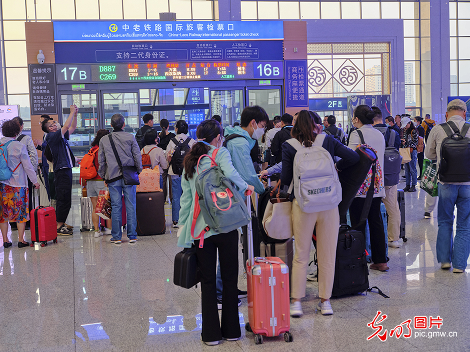 中老铁路国际旅客列车开通