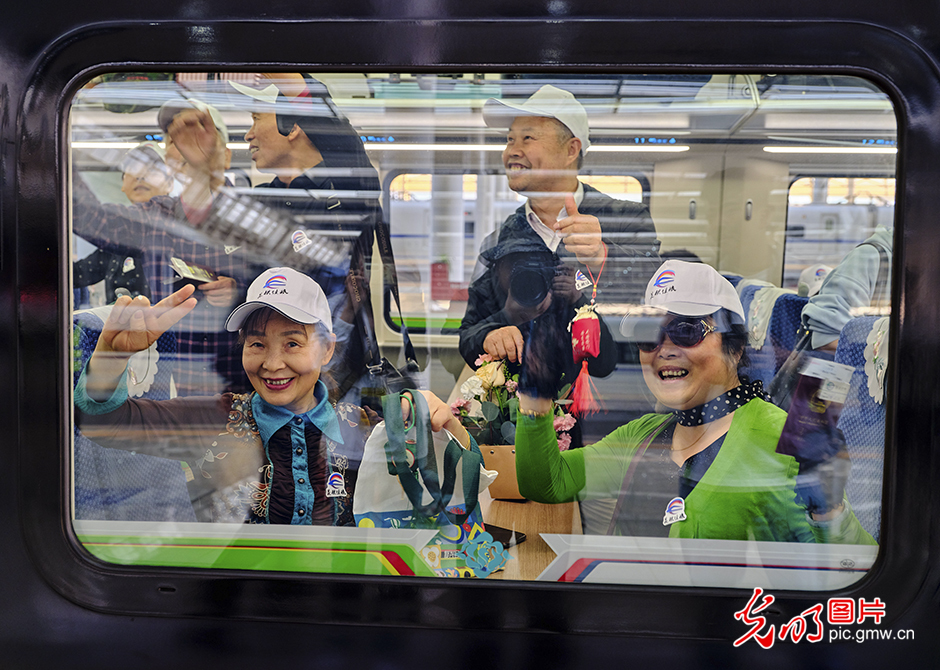 中老铁路国际旅客列车开通