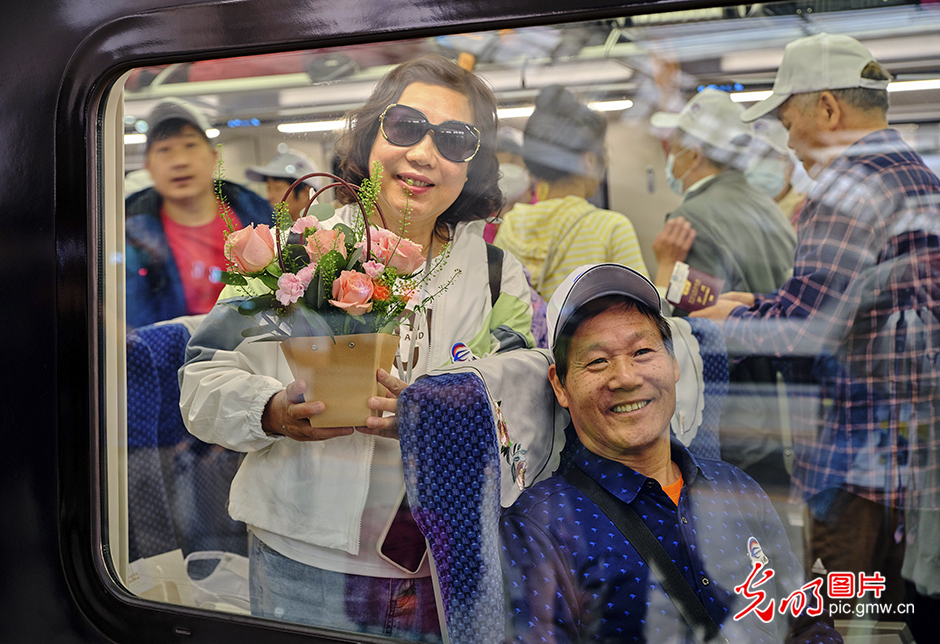 中老铁路国际旅客列车开通