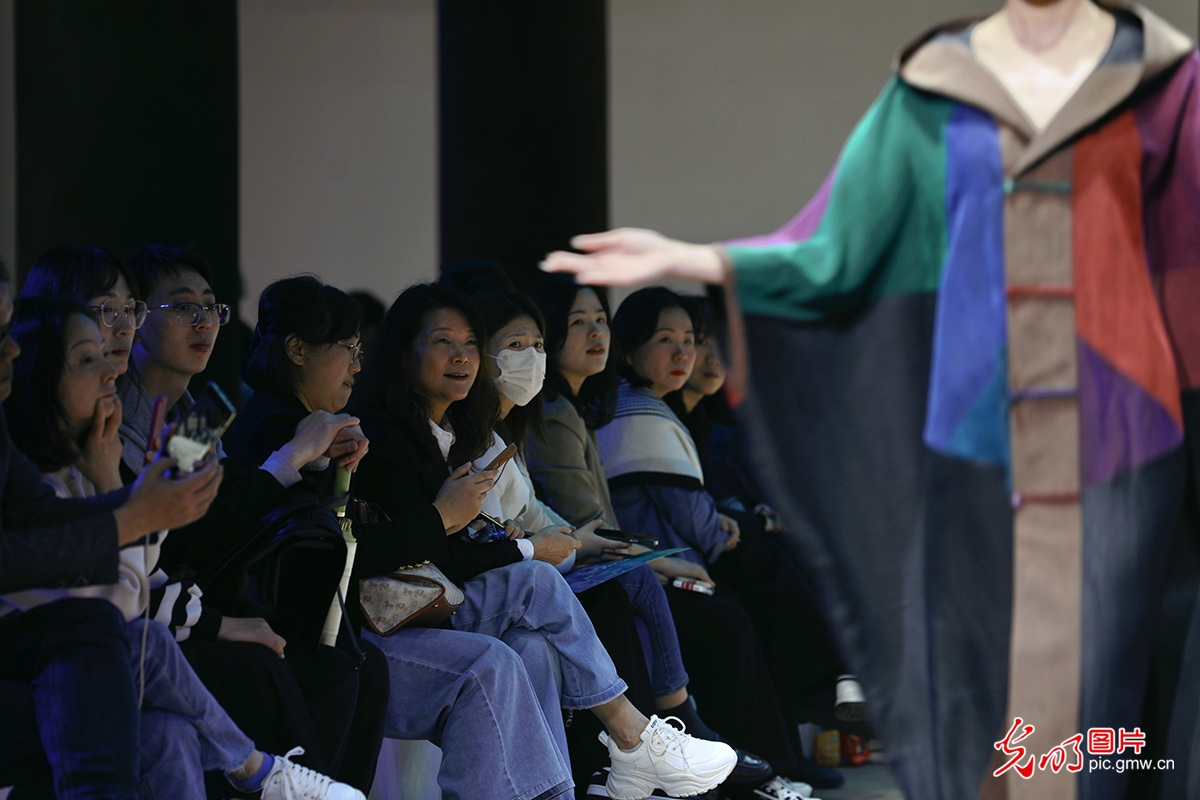 非遗时装秀绽放濮院时装周 非遗时装秀绽放濮院时装周