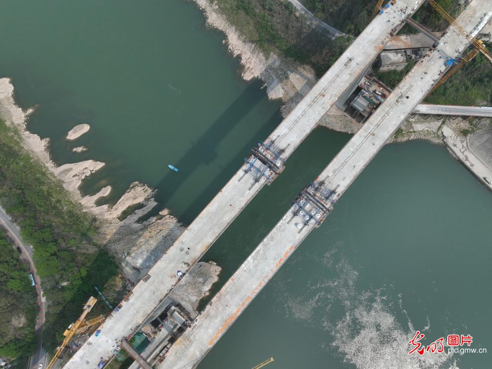 渝武高速复线建设加快推进