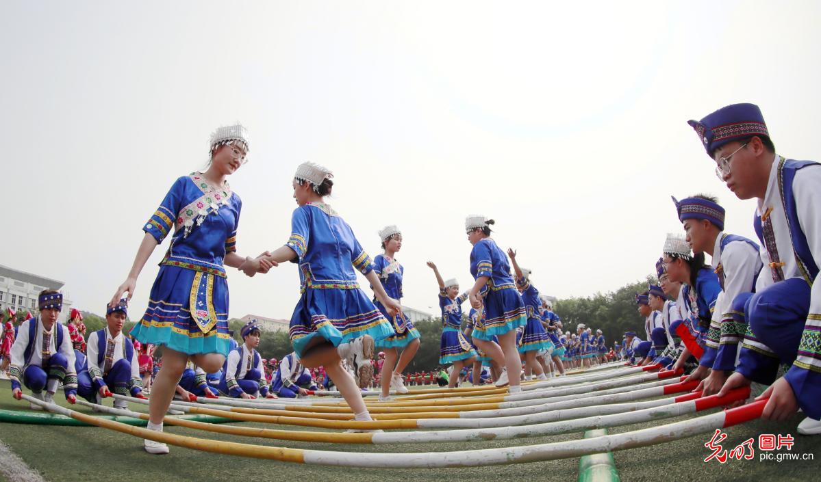 广西扶绥：办盛会 迎佳节