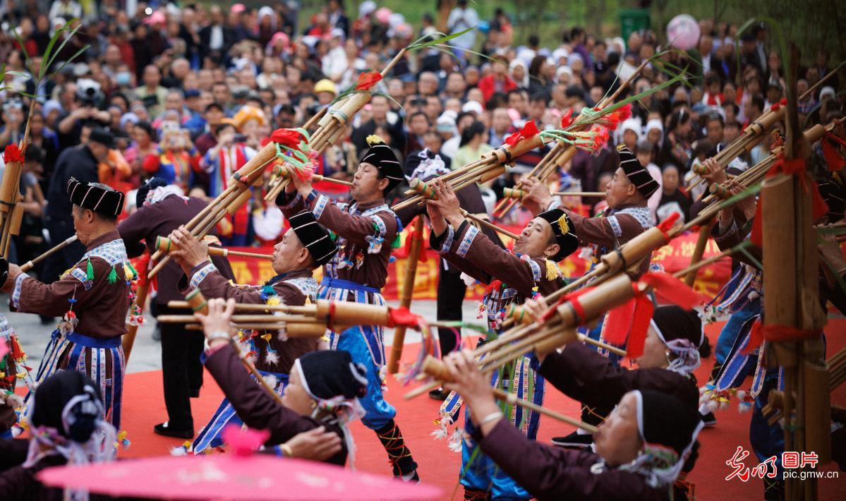 侗族大戊梁歌会在湖南通道举行 侗族大戊梁歌会在湖南通道举行