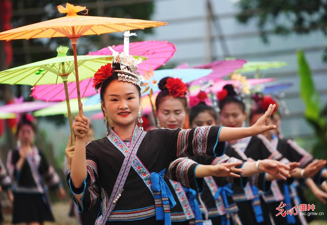 苗寨“三月三”迎客来 苗寨“三月三”迎客来