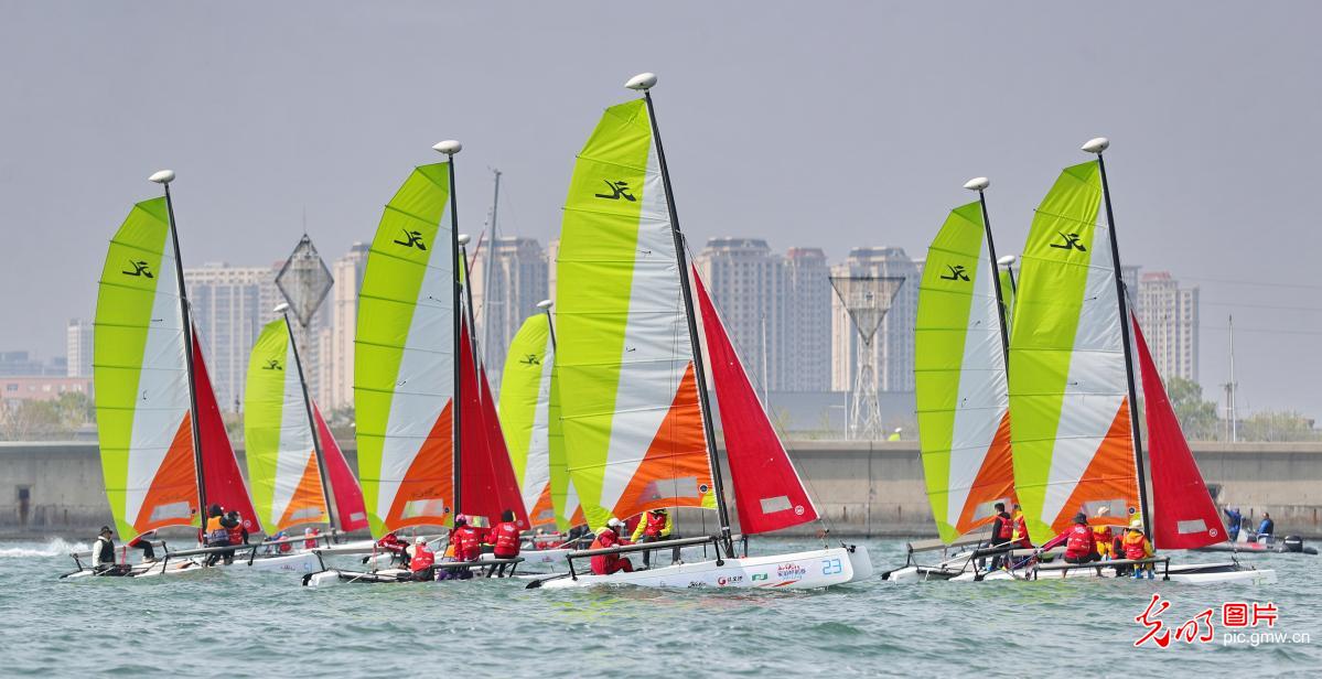 2023中国家庭帆船赛在秦皇岛国际旅游港开赛