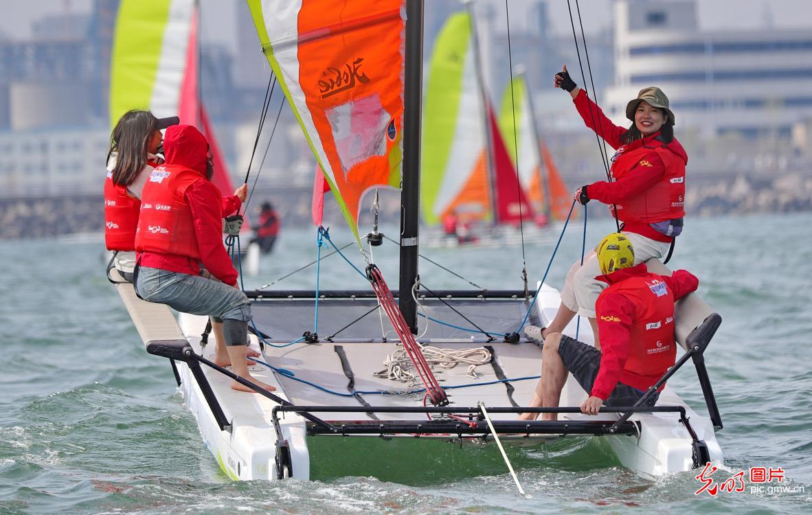 2023中国家庭帆船赛在秦皇岛国际旅游港开赛