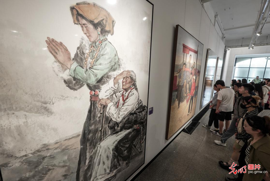 首届湖北省青年美术作品展开展