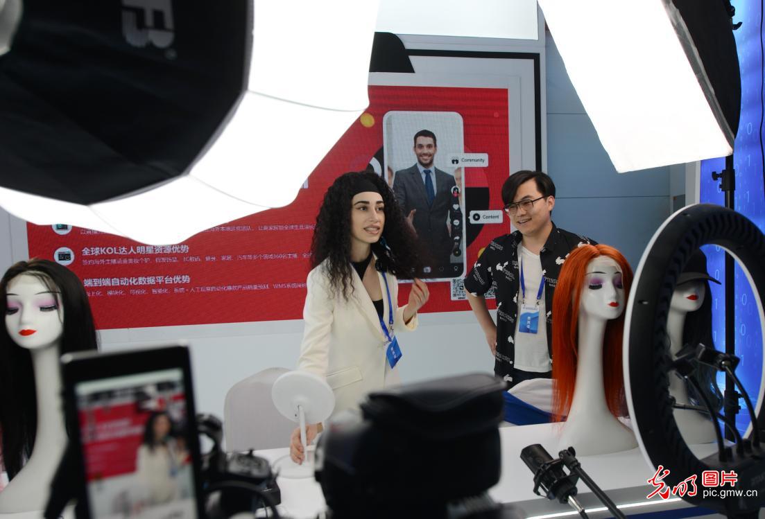 第七届全球跨境电商大会展览展示开启 第七届全球跨境电商大会展览展示开启